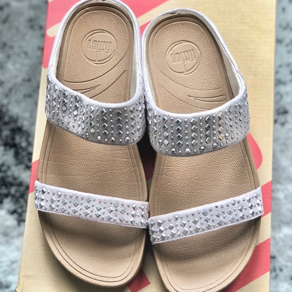 New never worn Fitflop nude jeweled sandals 8/39